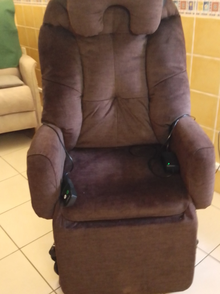 Fauteuil relax tissu marron avec t�l�commande 70 Raissac-d'Aude (11)