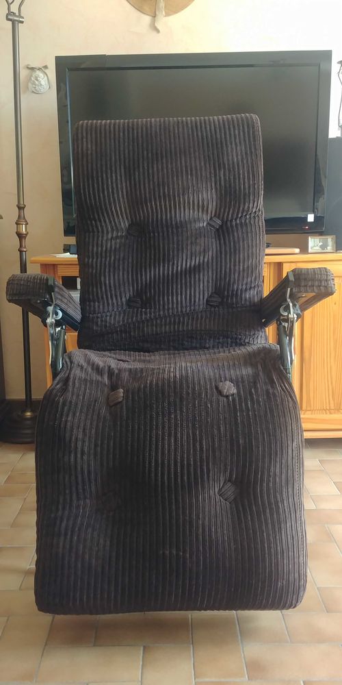 Fauteuil Relax Velours Marron en tr�s bon �tat 55� . A venir chercher sur place, j'accepte que du liquide. 55 Saint-M�dard-en-Jalles (33)