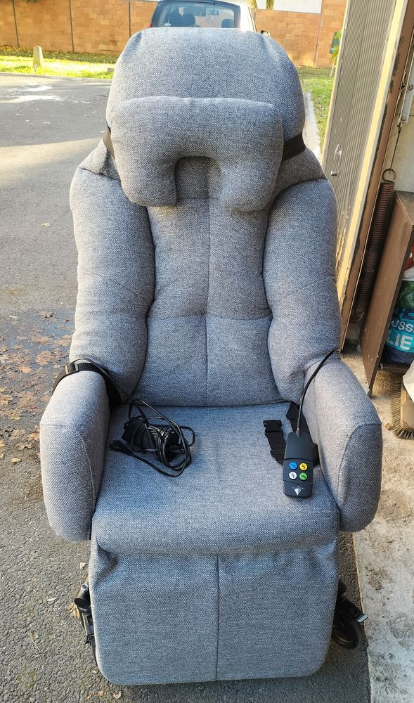 Fauteuil relaxant �lectrique � pousser Liberty 350 Maisons-Laffitte (78)