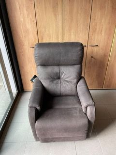 FAUTEUIL RELEVEUR COMPACT 499 Simiane-Collongue (13)