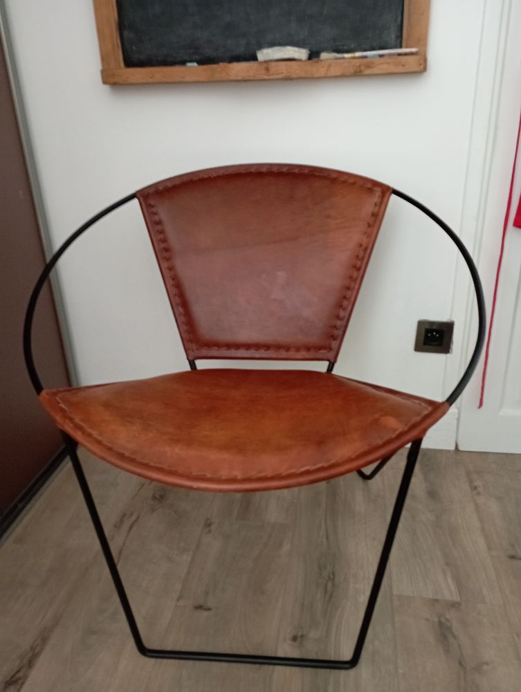 Fauteuil rond en cuir de ch�vre marron et m�tal design 150 Cognin (73)