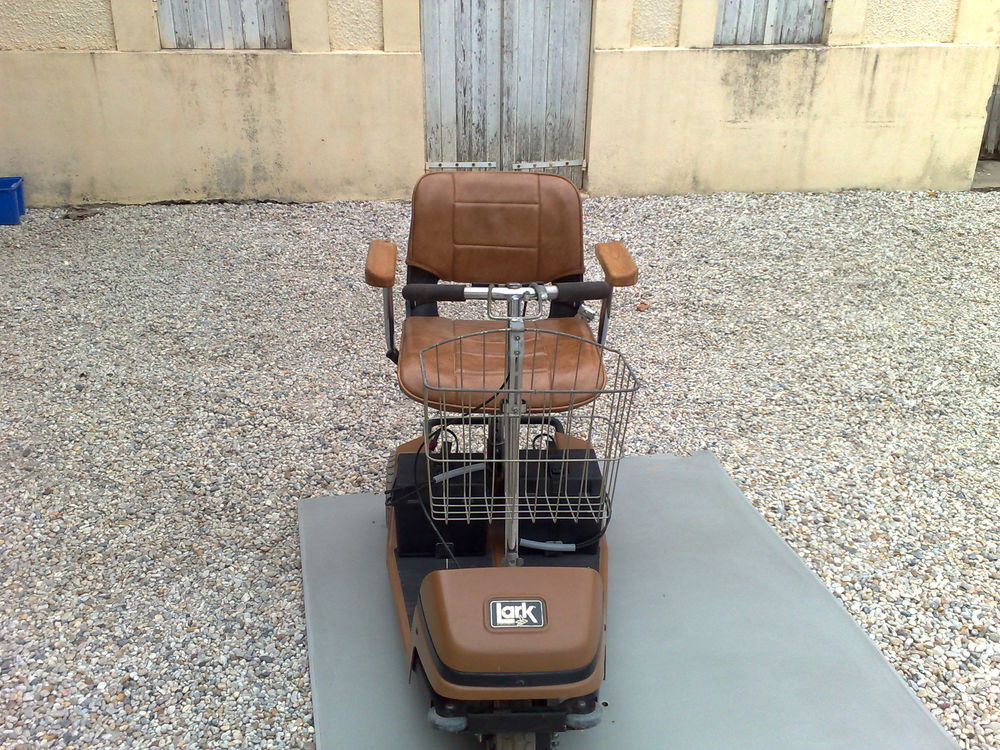 FAUTEUIL ROULANT ELECTRIQUE 3 ROUES 600 Saint-Christoly-de-Blaye (33)