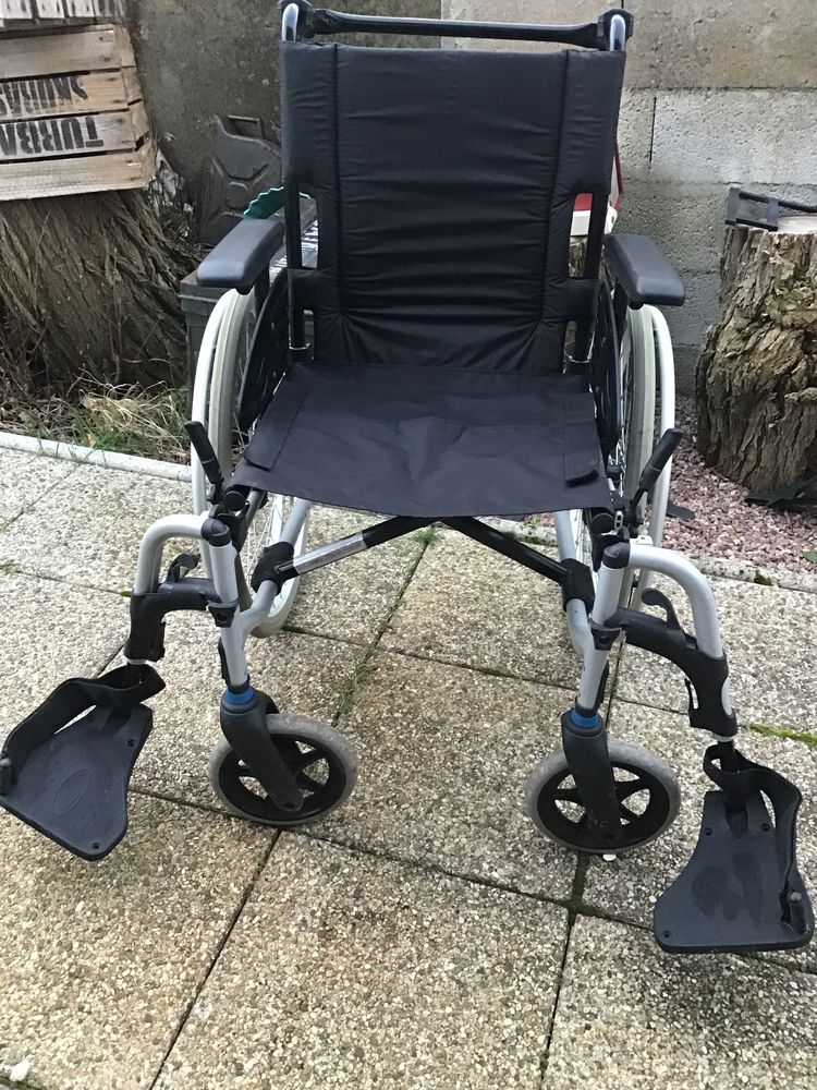 Fauteuil roulant m�dical d'occasion 160 Verneuil-sur-Avre (27)