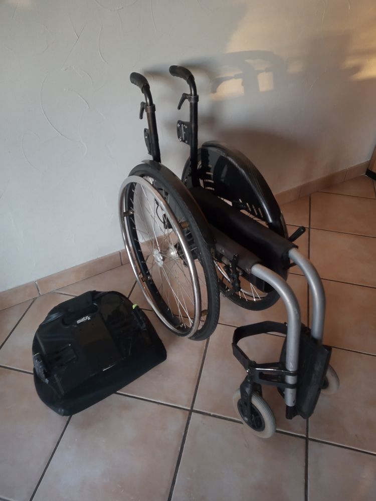 Fauteuil roulant pliable Kushall Matrx -Mx1 550 Tignieu-Jameyzieu (38)