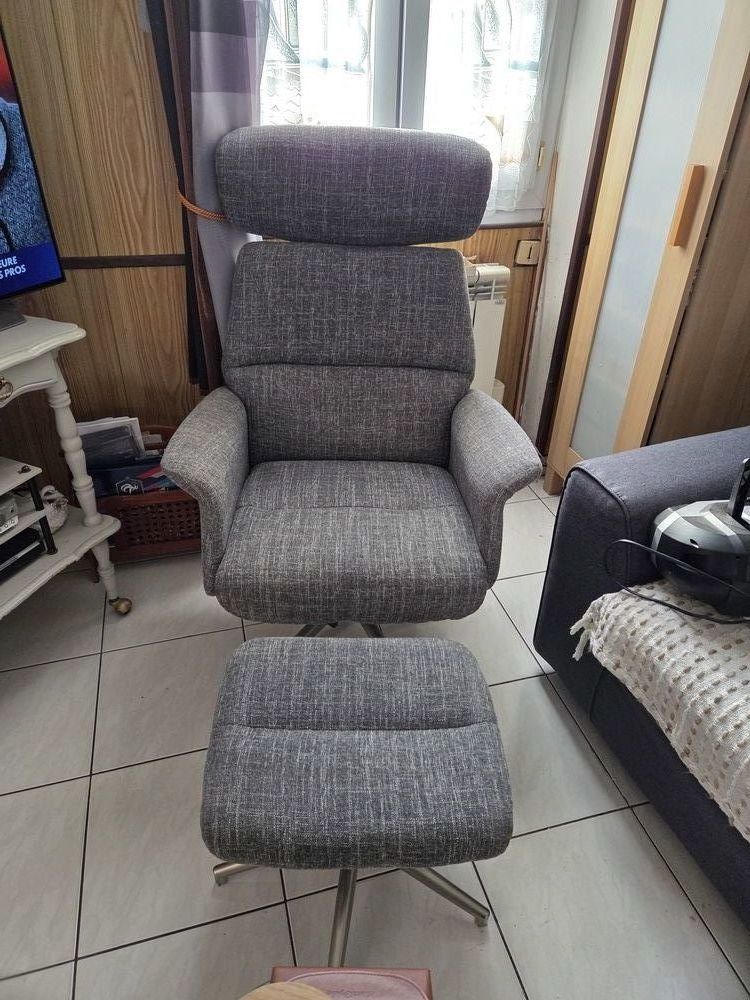 FAUTEUIL salon avec repose t�te amovible et repose pieds
230 Marseille 14 (13)