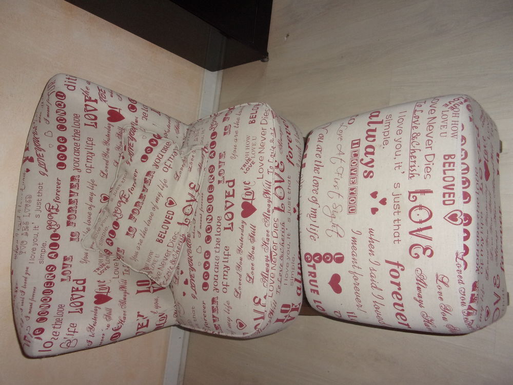 Fauteuil scandinave avec repose pieds et coussins imprim�  I 90 Annonay (07)