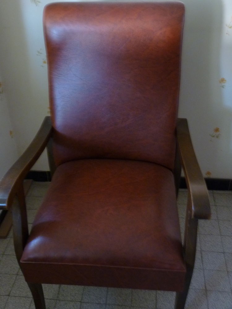 Fauteuil simili cuir marron 30 Manziat (01)