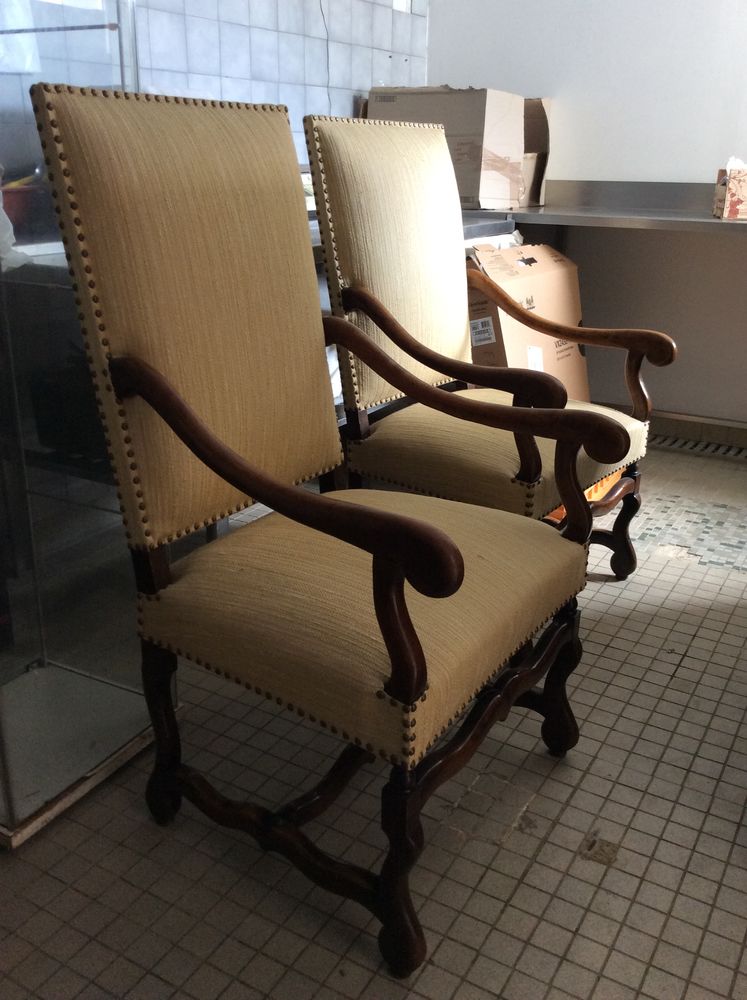 Un FAUTEUIL  STYLE LOUIS XIII tapisses couleur beige 35 Othis (77)