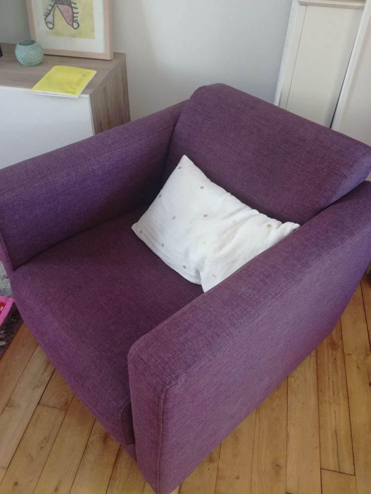 Fauteuil en tissu lila 
75 Bourges (18)