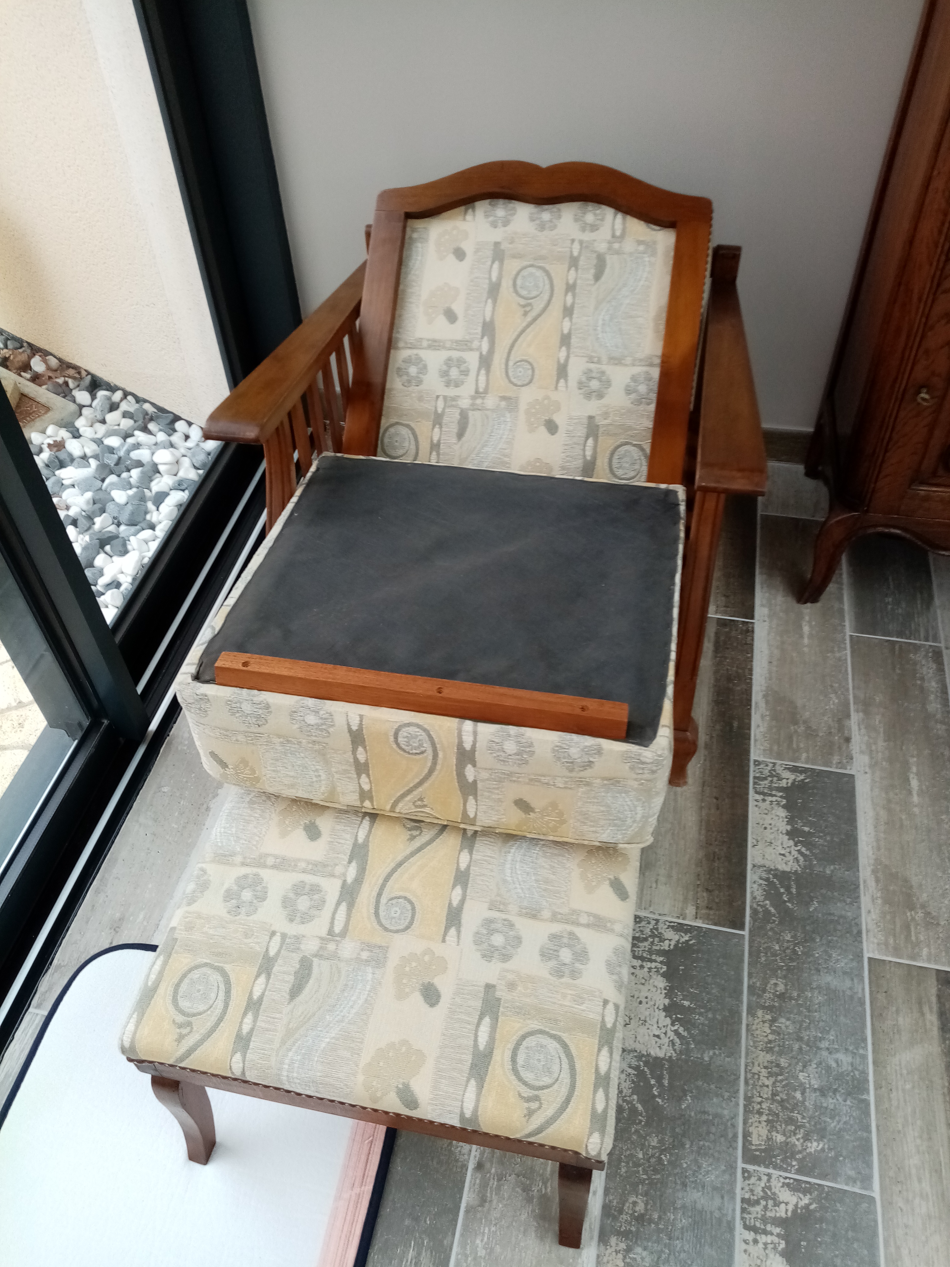Fauteuil tr�s confortable assise large et de bon maintien. 0 Saint-Yrieix-sur-Charente (16)