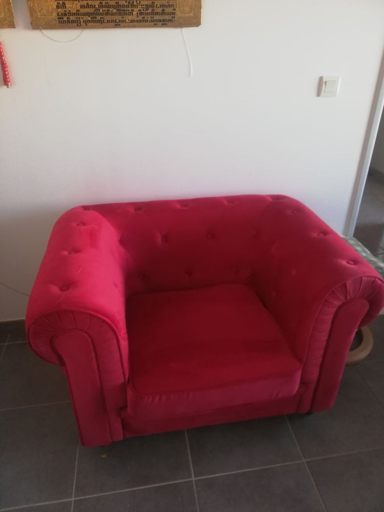 Fauteuil velours rouge dessus chesterfield
200 Canet-en-Roussillon (66)