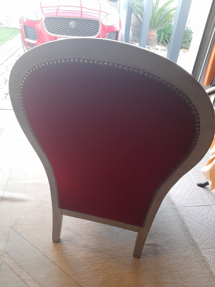 Fauteuil  voltaire refait � neuf velours rouge grenat..bois. 150 Aigues-Mortes (30)