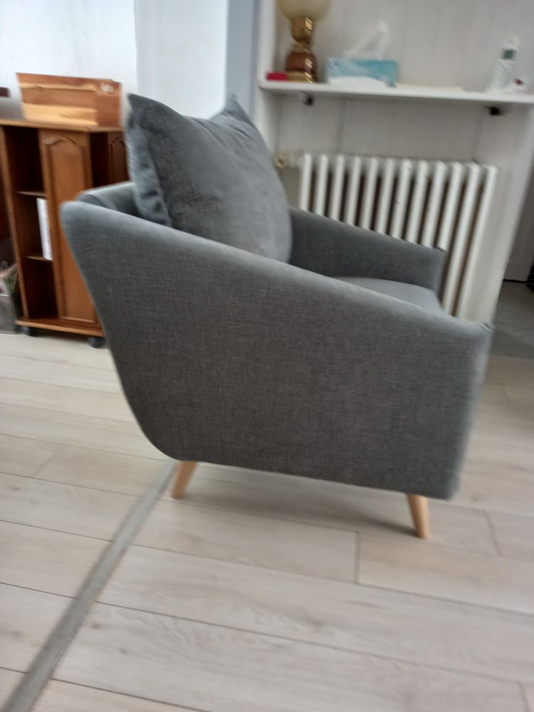 un fauteuil 200 Neuilly-sur-Marne (93)