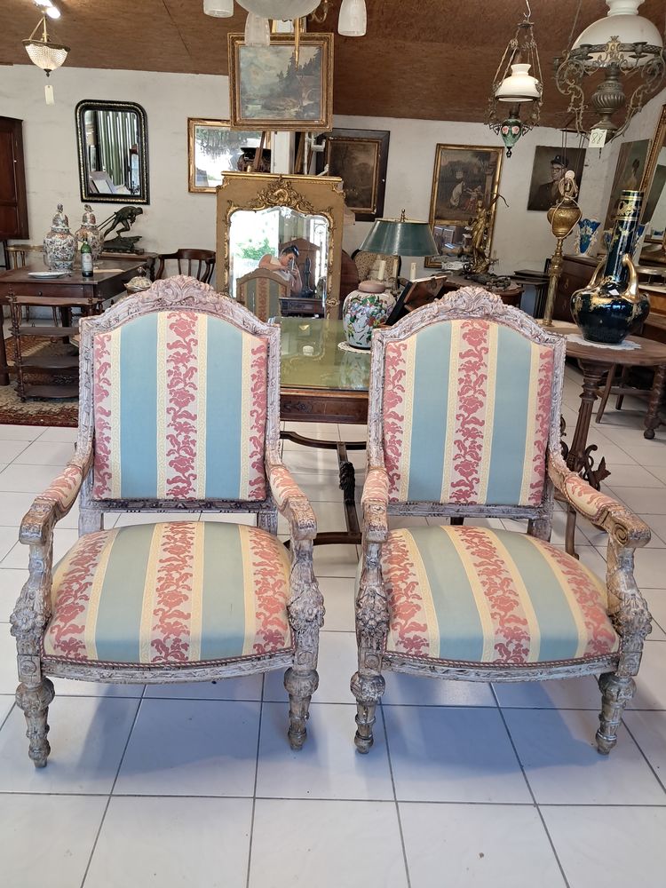 Fauteuils d'apparat ancien en bois 370 Ch�teau-l'�v�que (24)