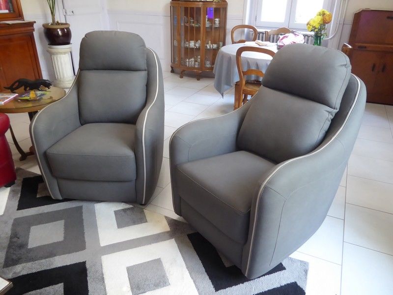 Fauteuils Cabriolet NEUFS 
Marque  Mobilier de France  1200 Montbazon (37)