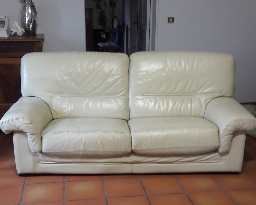 Fauteuils & un Canap� en cuir 
75 V�retz (37)