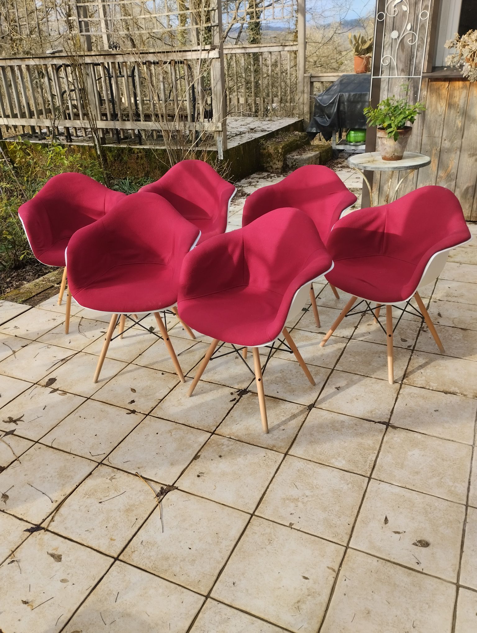 fauteuils  Charles et Ray EAMES. 1200 Sainte-Eulalie-d'Ans (24)