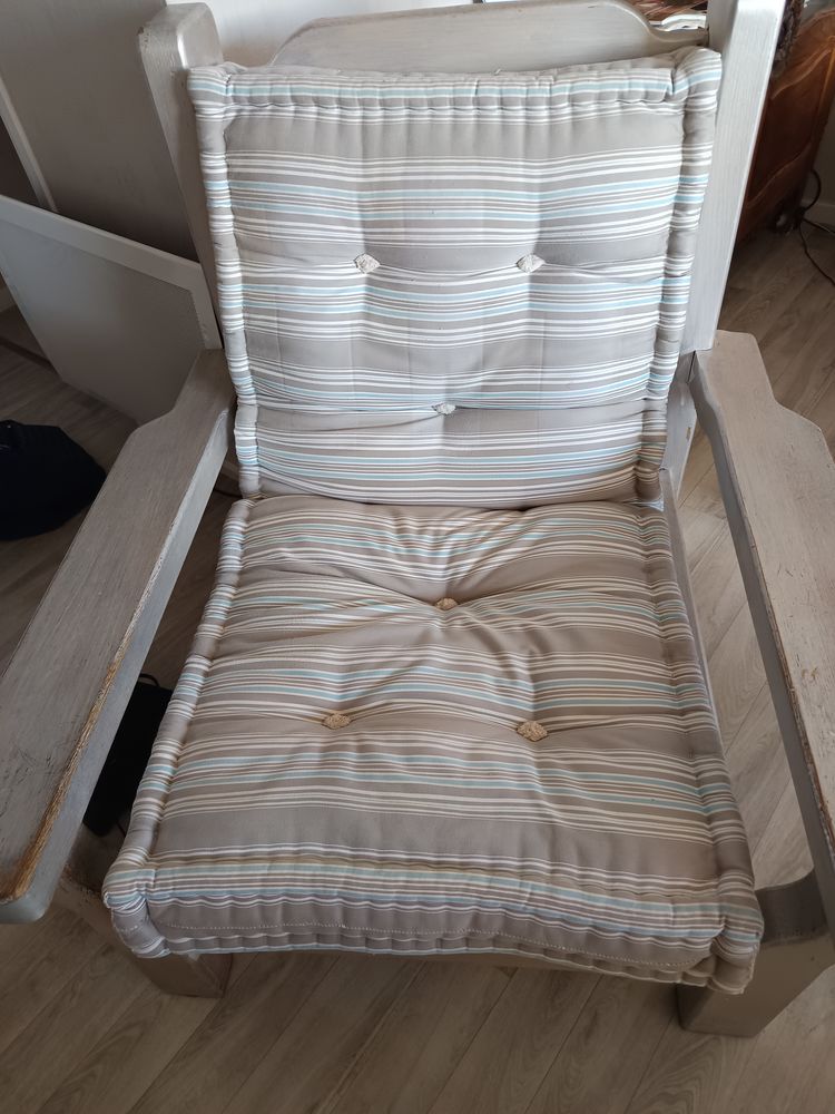 2 fauteuils en chene 250 Magenta (51)