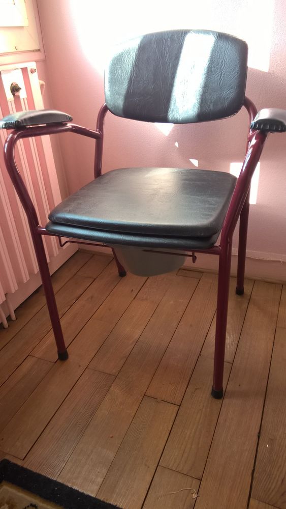 2 FAUTEUILS DE COMMODITES POUR MALADES 0 B�gles (33)