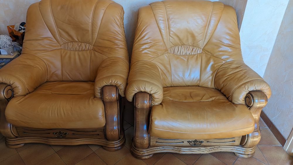 Fauteuils en cuir et ch�ne. 400 Villers-Saint-Paul (60)
