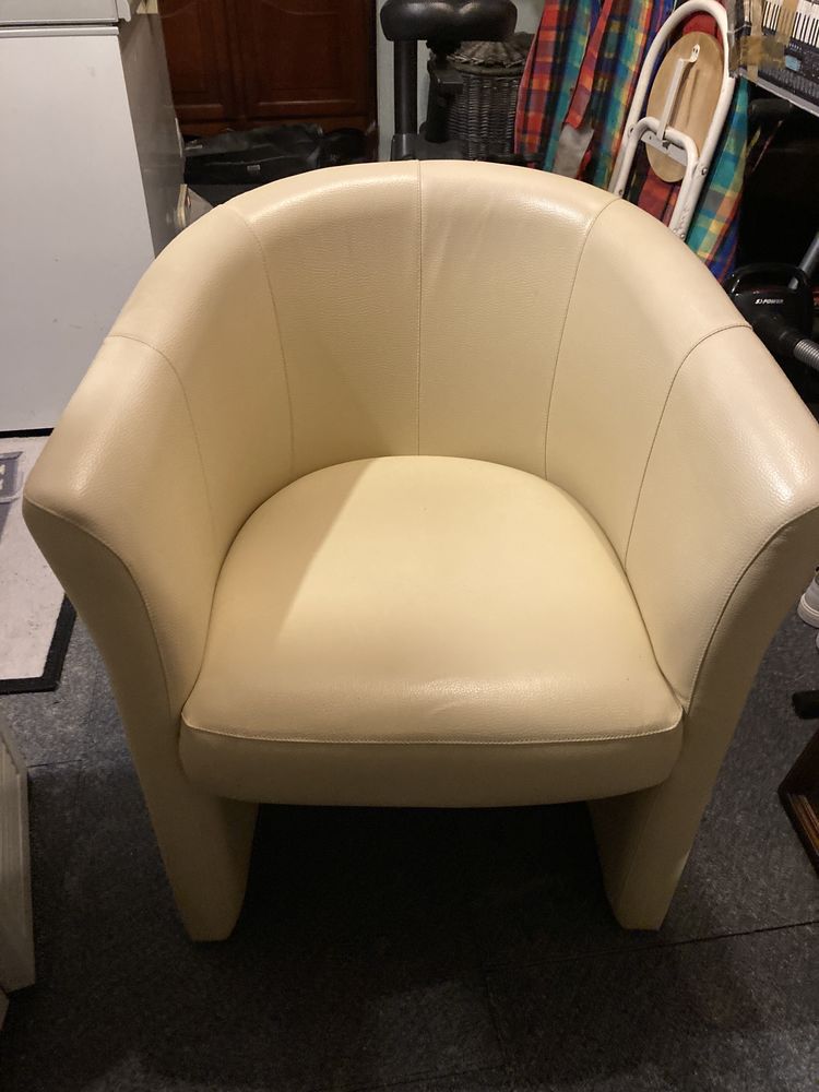 2 fauteuils en cuir jaune 100 M�ry-sur-Oise (95)