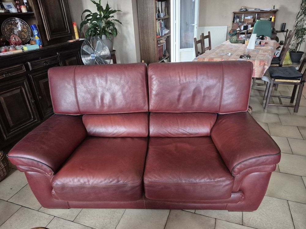 2 fauteuils en cuir d occasion 500 Ruelle-sur-Touvre (16)