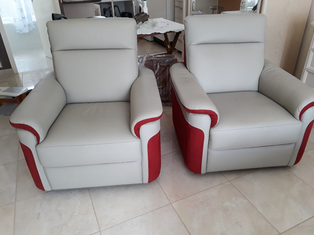 de 2 fauteuils cuir vachette gris et bordeaux 400 Ozoir-la-Ferri�re (77)