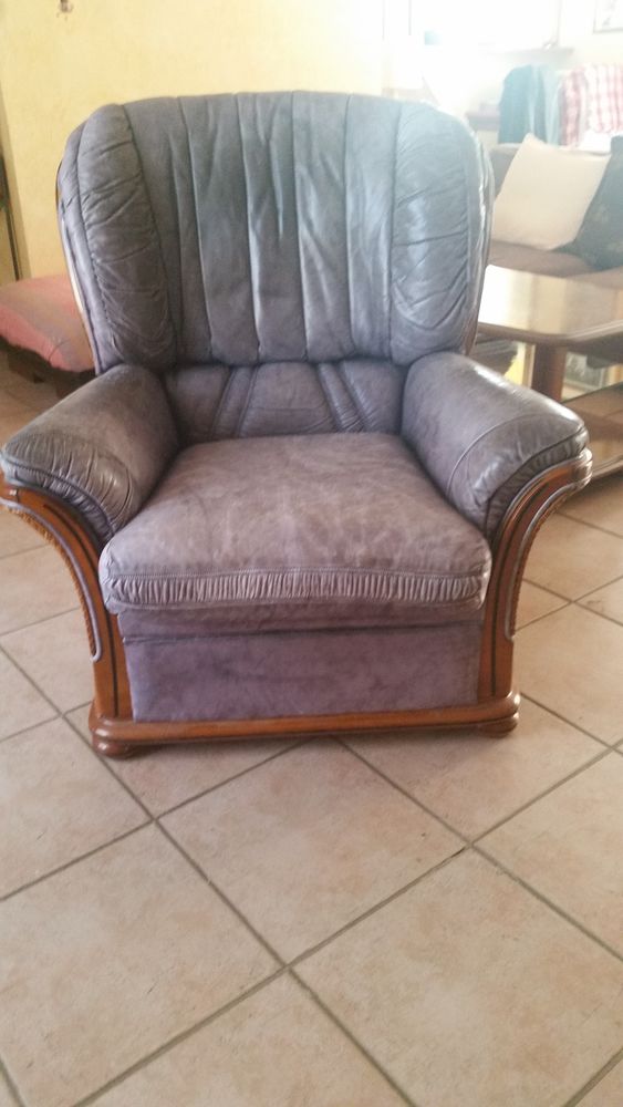 2 fauteuils en cuir 80 Itteville (91)