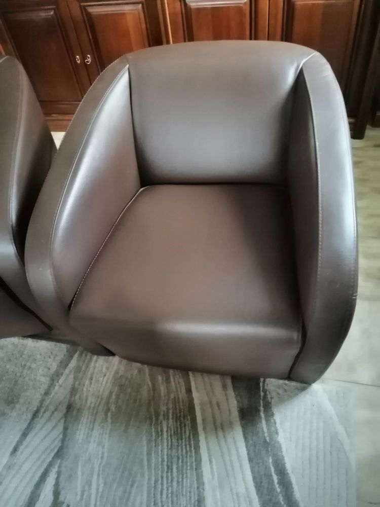 2 FAUTEUILS en CUIR 750 Vallauris (06)