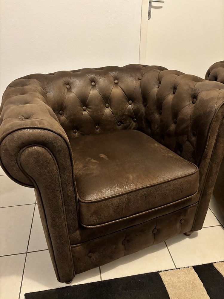 2 fauteuils �tat Neuf type Chesterfield 500 Angoul�me (16)