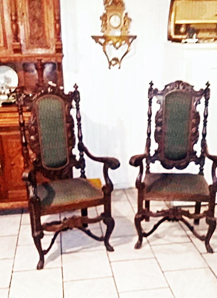 2 fauteuils Henri ll 
H 119 cm
larg. 65 cm
profond 56 cm
400 Graulhet (81)