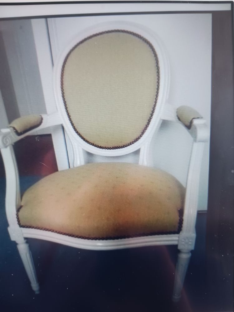 Fauteuils en H�tre massif laqu� blanc 150 Carri�res-sous-Poissy (78)