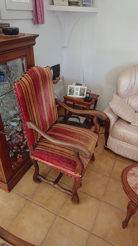 FAUTEUILS LOUIS XIII A RETAPISSER 50 La Londe-les-Maures (83)