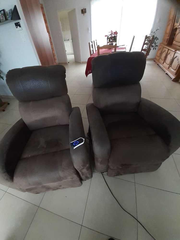 2 Fauteuils marron convertible Brauwn microfibre n� 3 500 Les Landes-Genusson (85)