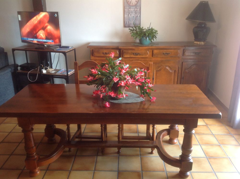 FAUTEUILS. NEUF   BUFFET BAS ET TABLE. ET 4 CHAISES EMPAILL� 100 Floirac (33)