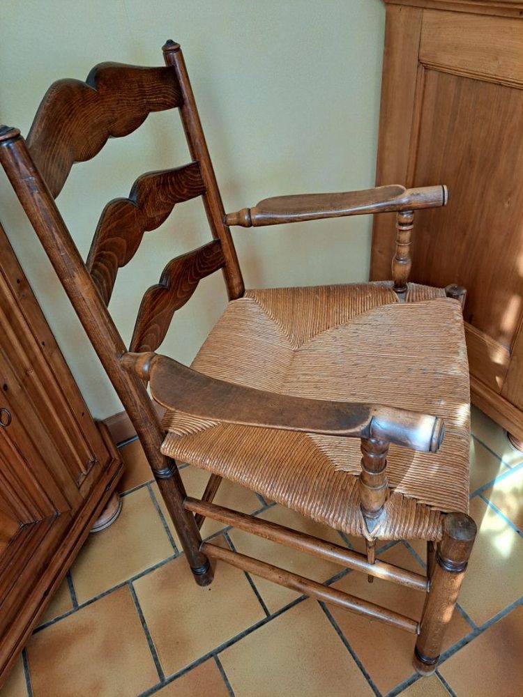 Lot de 2 fauteuils noyer clair 200 Gueugnon (71)