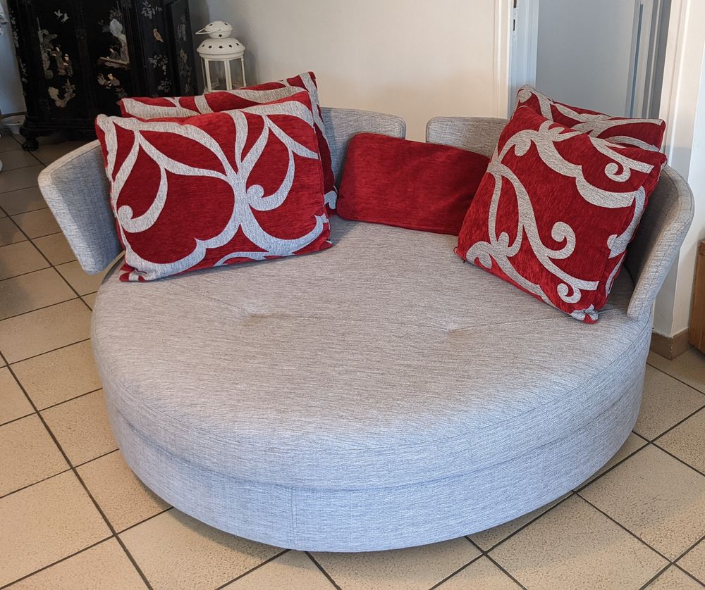 2 fauteuils pivotants et un fixe
L'ensemble ou s�par�ment 700 Aubenas (07)