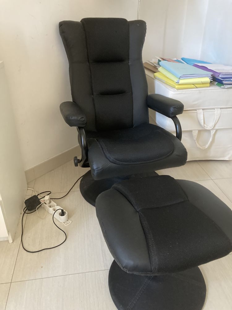 2 FAUTEUILS + 2 POUFS ASSORTIS 0 Menton (06)