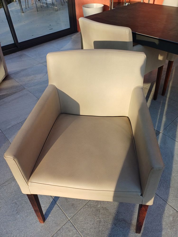 Lot de 4 fauteuils pour table � manger en tr�s bon �tat 200 Lons-le-Saunier (39)