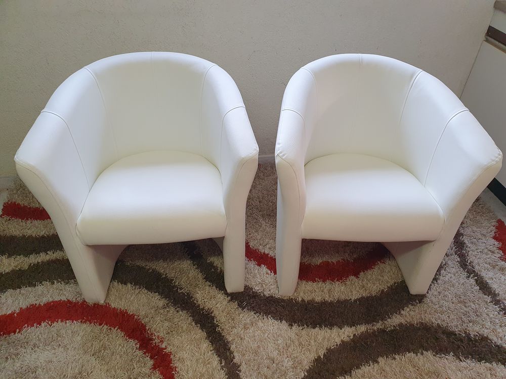 LOT DE 2 FAUTEUILS EN SIMI-CUIR 140 Tressange (57)