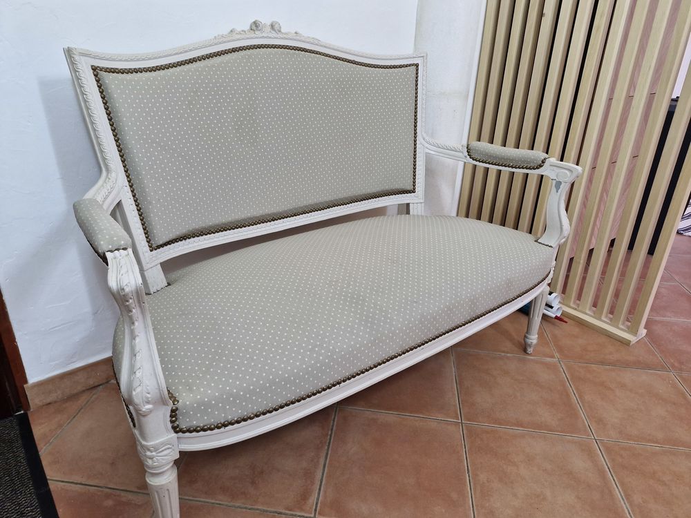 3 fauteuils de style et 1 canap� 2 places type radassiere 500 Rians (83)