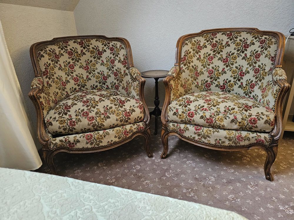 Fauteuils tapissiers de type Berg�res merisier massif 100 Ch�teaumeillant (18)