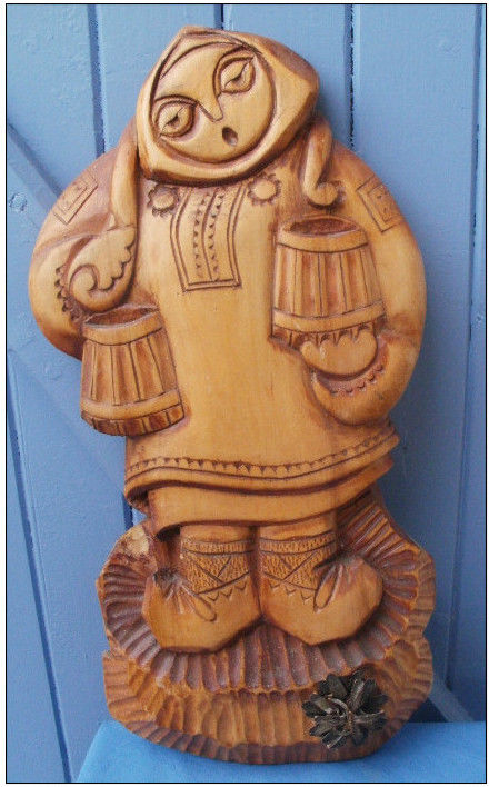 Femme sculpt�e dans le bois, art populaire, Europe de l�Est 15 Montauban (82)