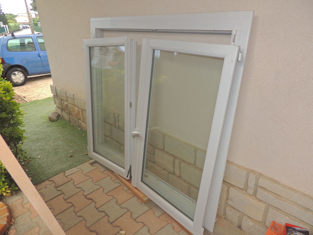 Fen�tre 2 battants dont 1 oscillant  PVC  blanc 60 Six-Fours-les-Plages (83)