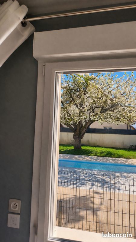 FENETRE PVC BLANCHE OSCILLO BATTANTE AVEC VOLANT ROULANT 250 Champdivers (39)