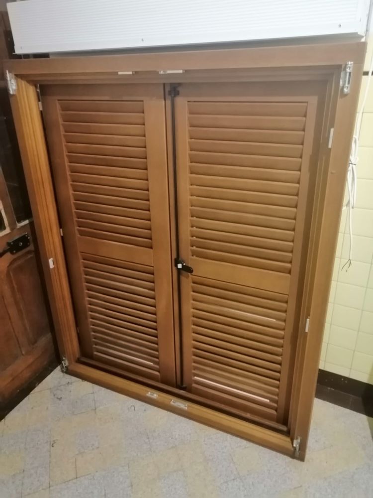 Fen�tre en bois couleur ch�ne. 
650 Tremblay-en-France (93)