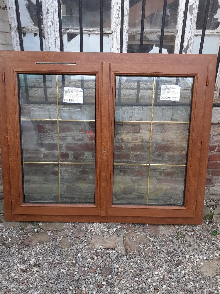 fen�tre pvc marron et blanc 130 Athies (80)