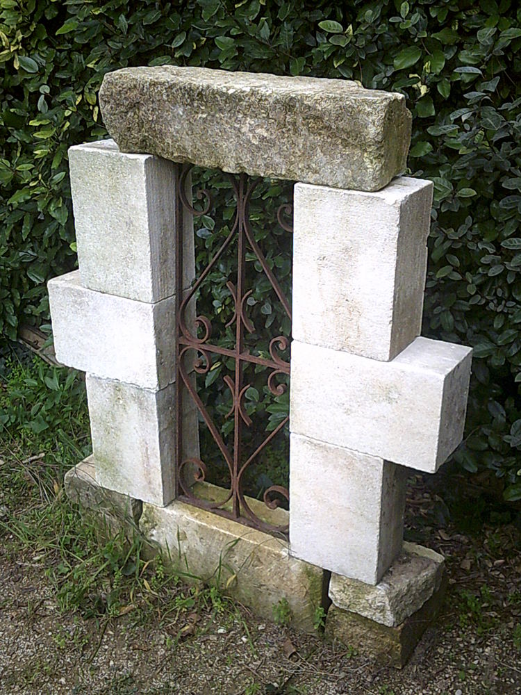 fen�tre  pierre 210 Taillades (84)