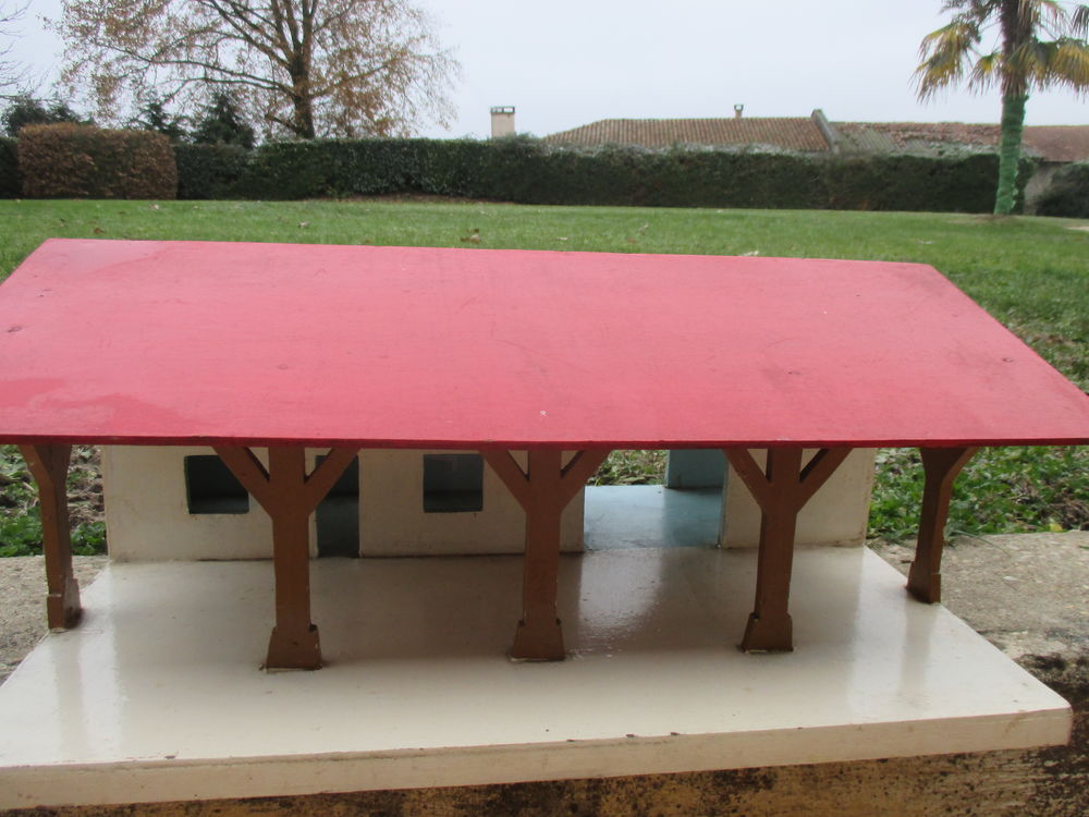 Ferme en bois 40 P�ronnas (01)