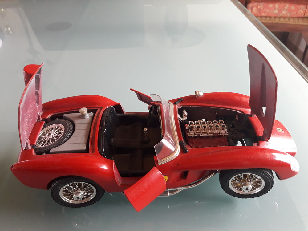 Ferrari marque burago 250 testa rossa 1957 metal 1:18 eme 20 Castel-Sarrazin (40)